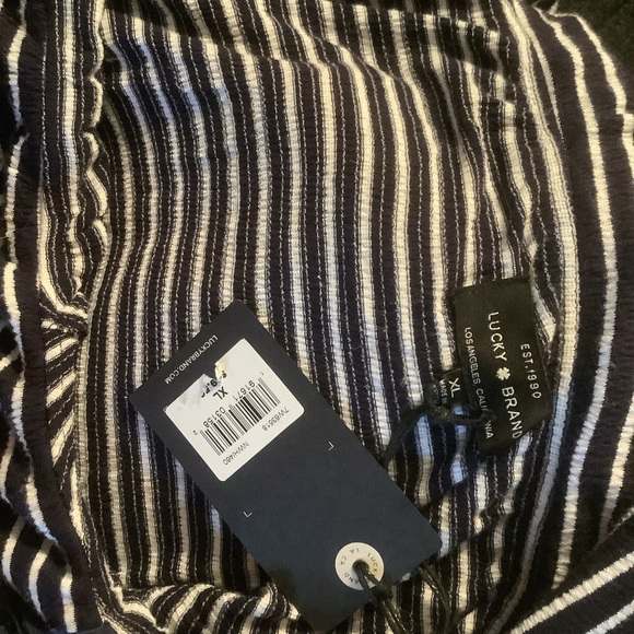 Lucky Brand Off-Shoulder Navy Stripe Long Sleeve Top XL NWT - Picture 9 of 9